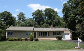 15 Barry Place, Trumbull