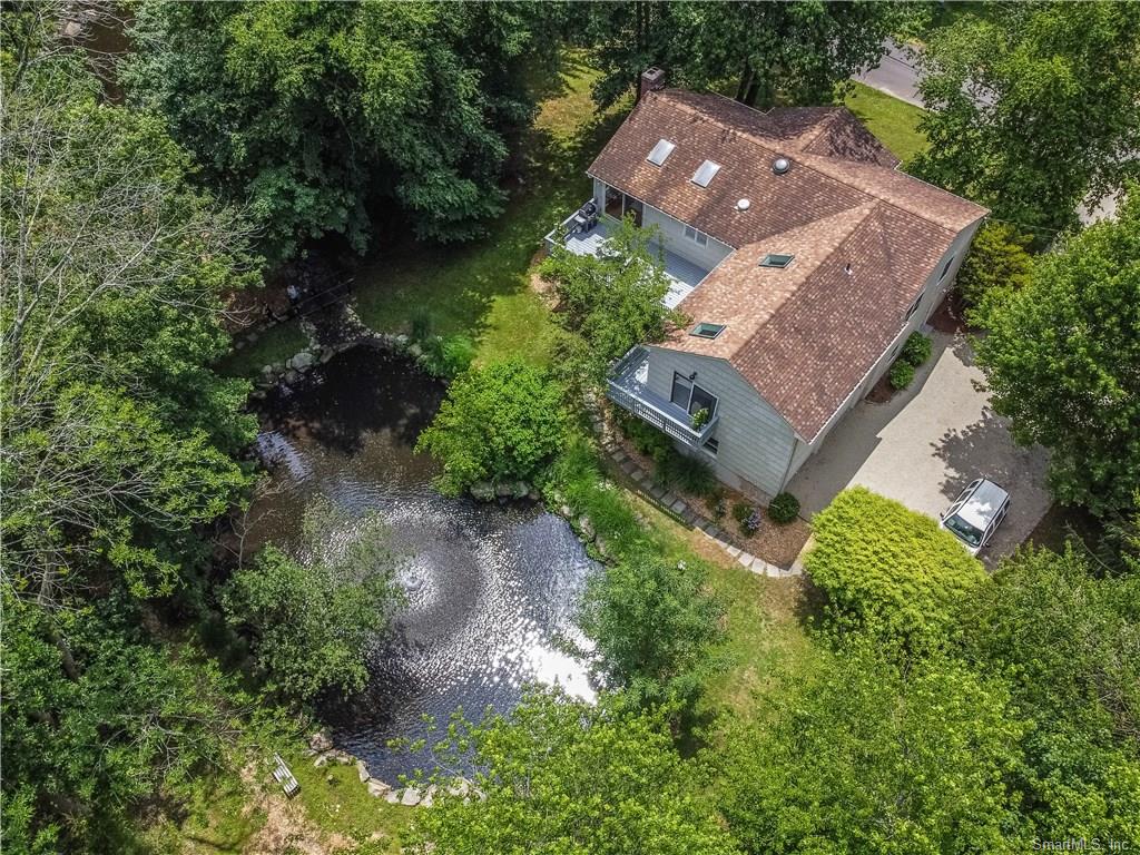 27 Jennie Lane, Westport