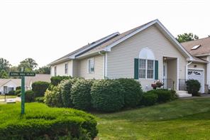 90 Long Hill Place, Trumbull
